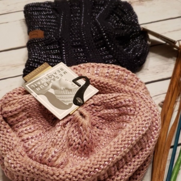 🍂CC Beanie🍂Messy Bun with glitter strands - Picture 4 of 5